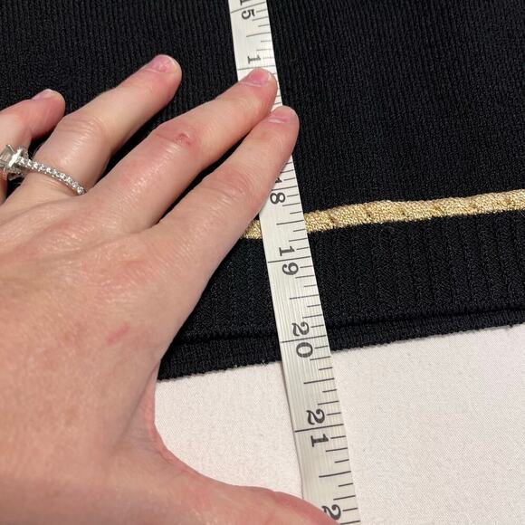 St. John Collection Women's Embroidered Crest Logo Sweater size (P) or XS - Picture 2 of 9